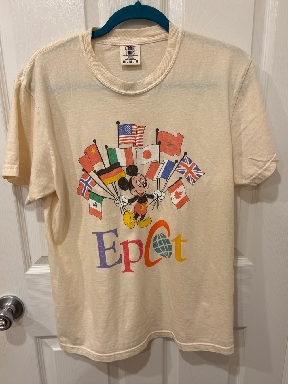 Disney EPCOT T-Shirt Vintage 90s Mickey Flags Of Nations Cream Comfort Colors